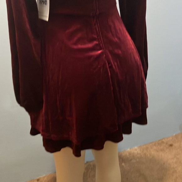 Emerald Sundae Juniors' Women's Red Velvet Sequin - Picture 4 of 5